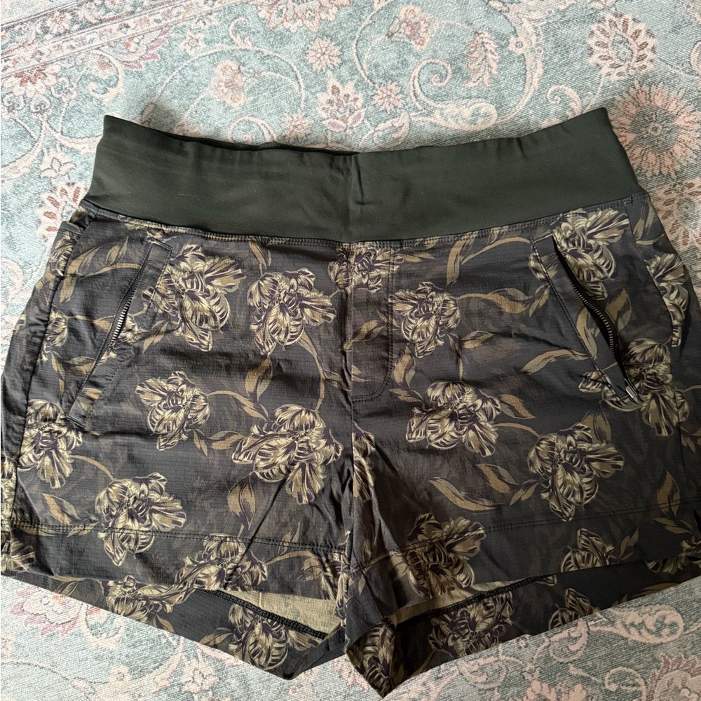 Athleta Trekkie North Floral Women's Athletic Shorts